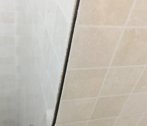 海棠瓷砖空鼓维修公司分享阳台瓷砖脱落的修复过程可以分为以下几个步骤